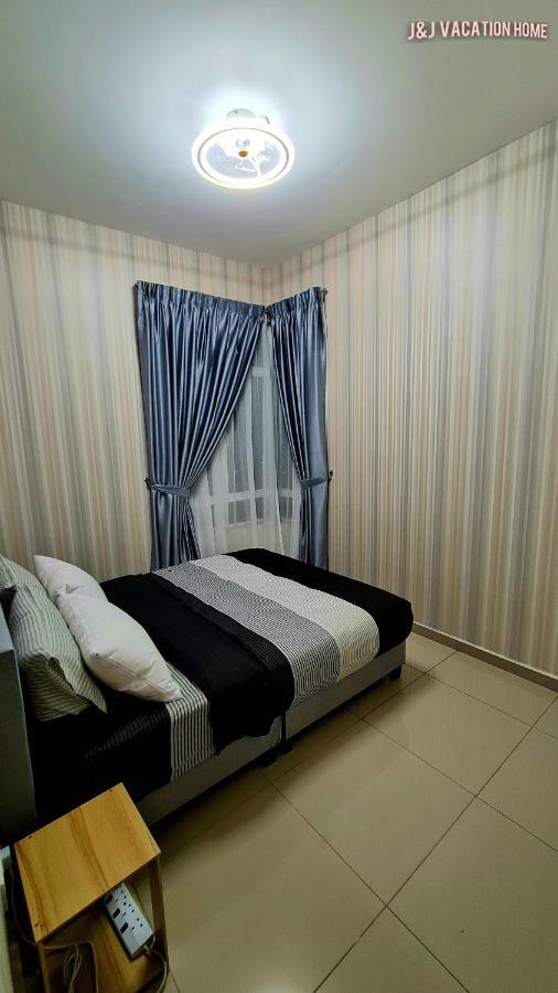 J&J Vacation Home@Novo8 Residence Kampong Tambak Bagian luar foto