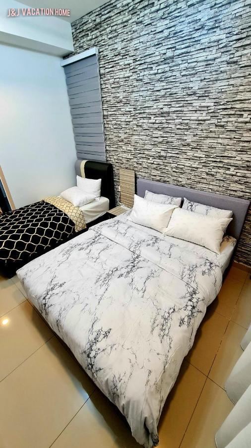 J&J Vacation Home@Novo8 Residence Kampong Tambak Bagian luar foto