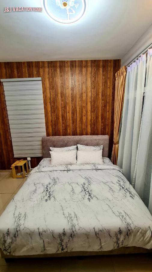 J&J Vacation Home@Novo8 Residence Kampong Tambak Bagian luar foto