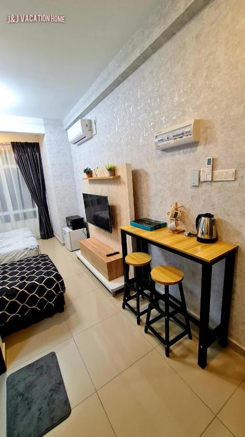 J&J Vacation Home@Novo8 Residence Kampong Tambak Bagian luar foto