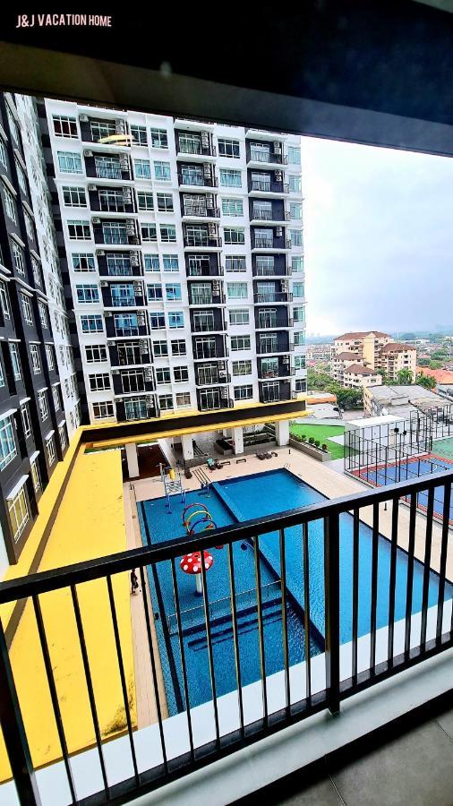 J&J Vacation Home@Novo8 Residence Kampong Tambak Bagian luar foto