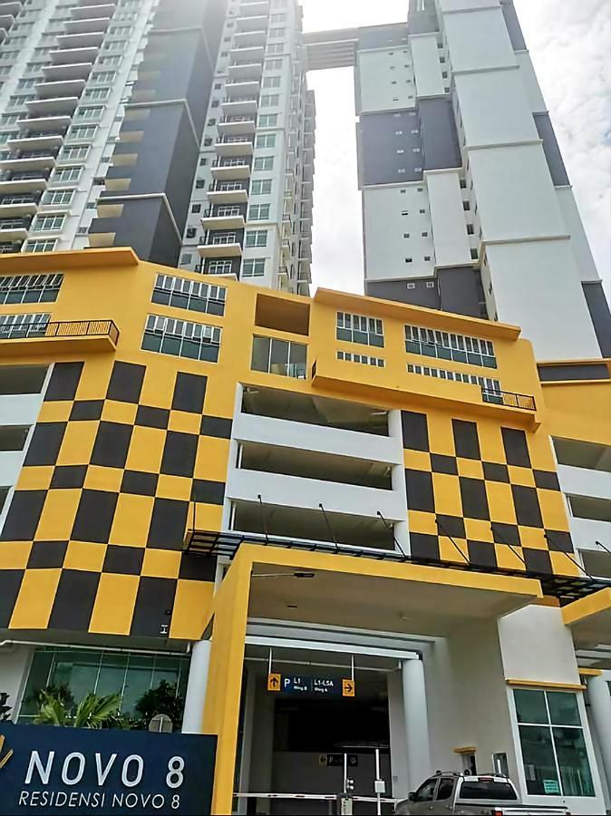 J&J Vacation Home@Novo8 Residence Kampong Tambak Bagian luar foto