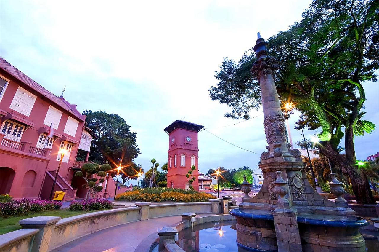 J&J Vacation Home@Novo8 Residence Kampong Tambak Bagian luar foto