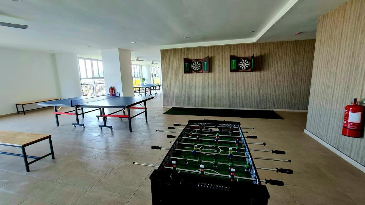J&J Vacation Home@Novo8 Residence Kampong Tambak Bagian luar foto